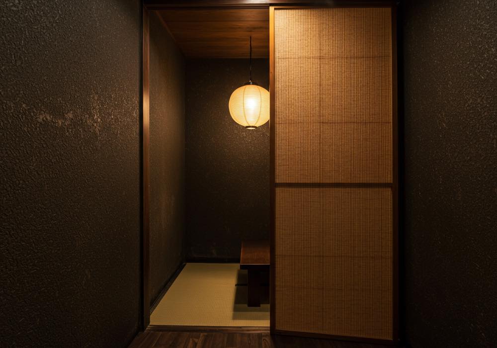 店内のテーブル席